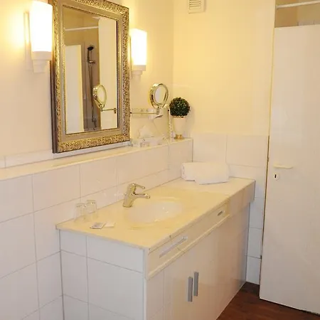 Scheuer Aparthotel 3*